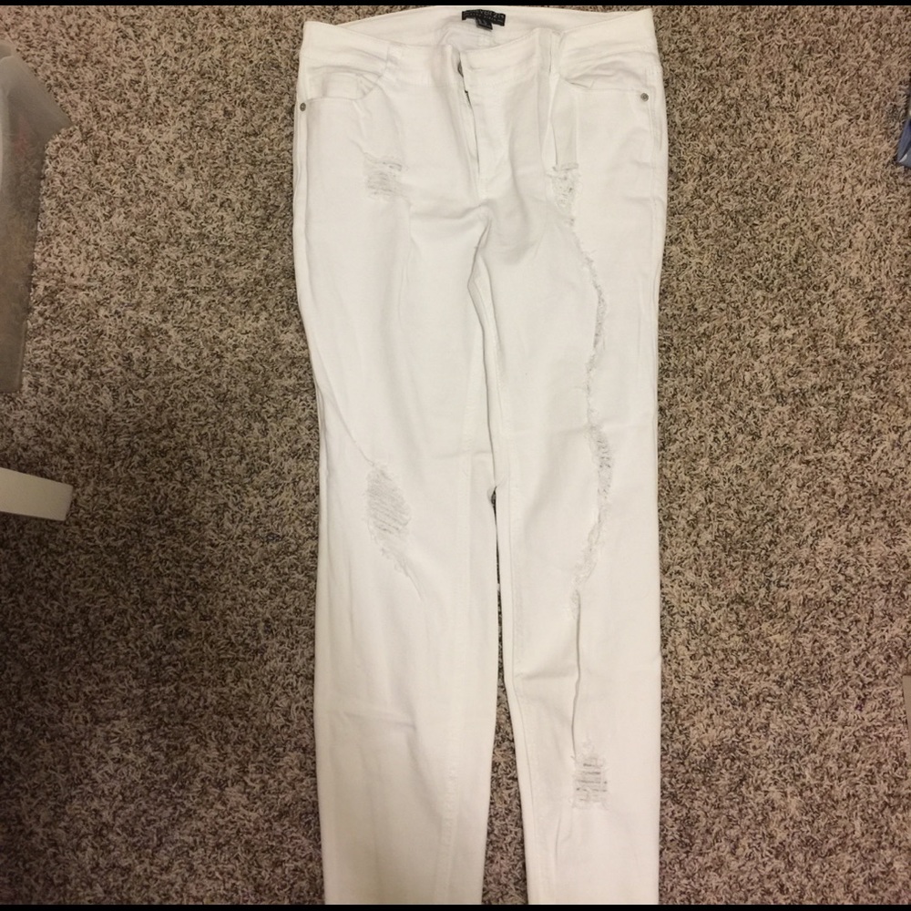 White distressed jeans