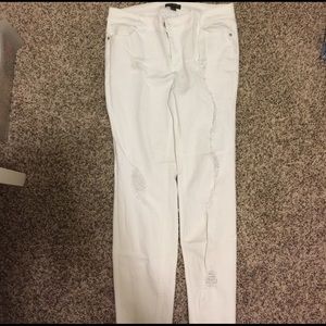 White distressed jeans