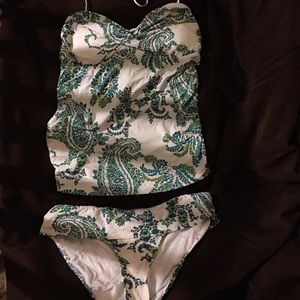 A Pea in the pod Maternity swimsuit
