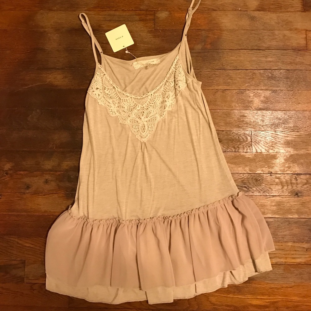 A'reve tank with adjustable straps