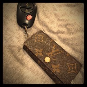 Louis Vuitton 4-key holder