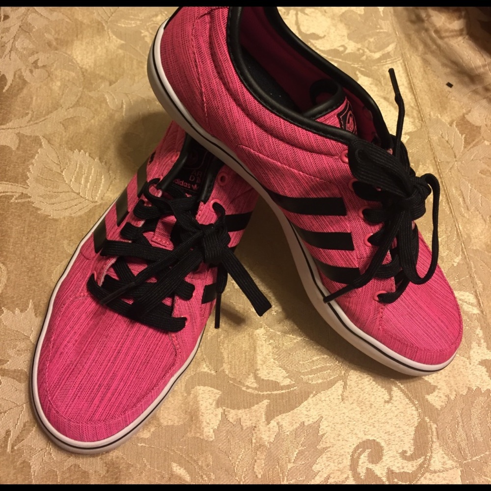Addidas AR-D1 HOT Pink! Size 6.5, fits Women's 8