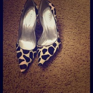 Black and white spotted fur print heels