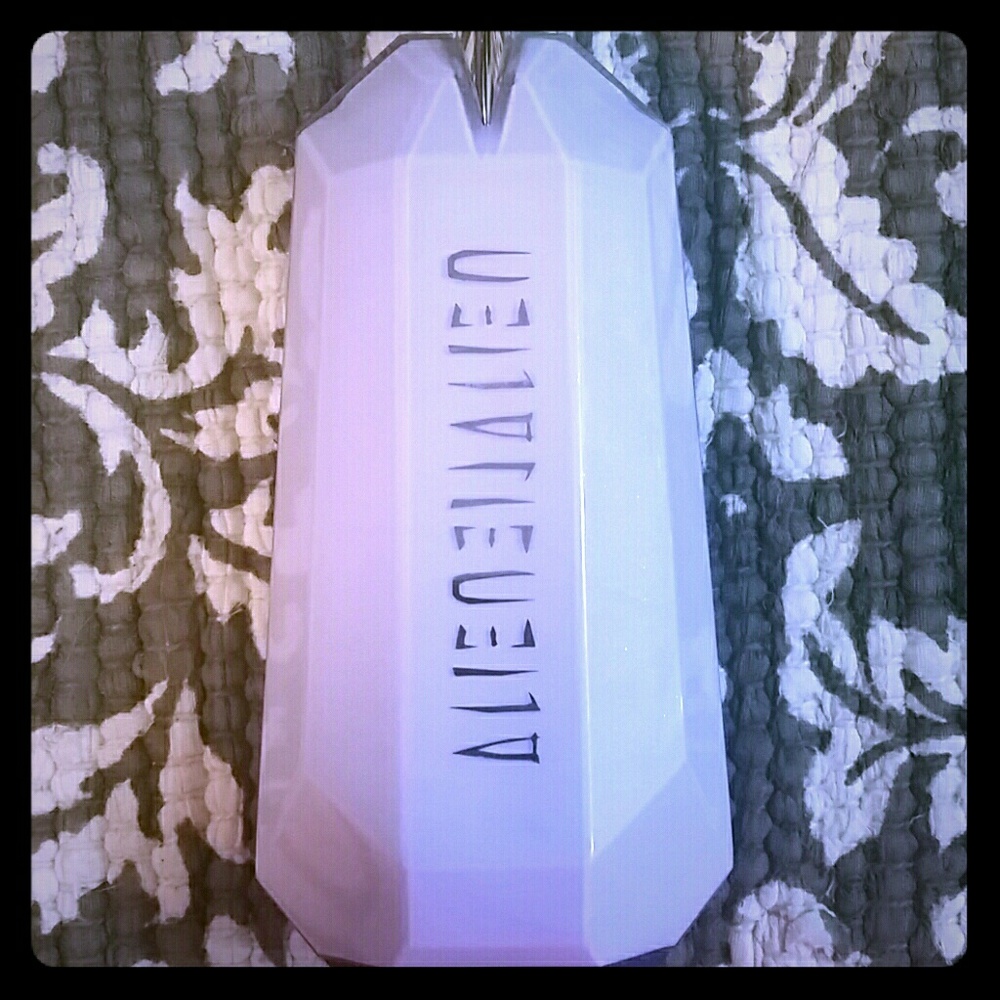 Mugler Alien Radiant Body Lotion