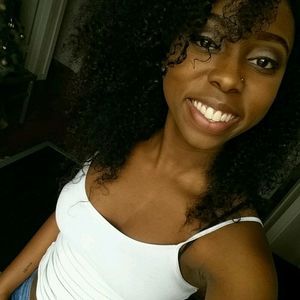 Meet your Posher, Lois