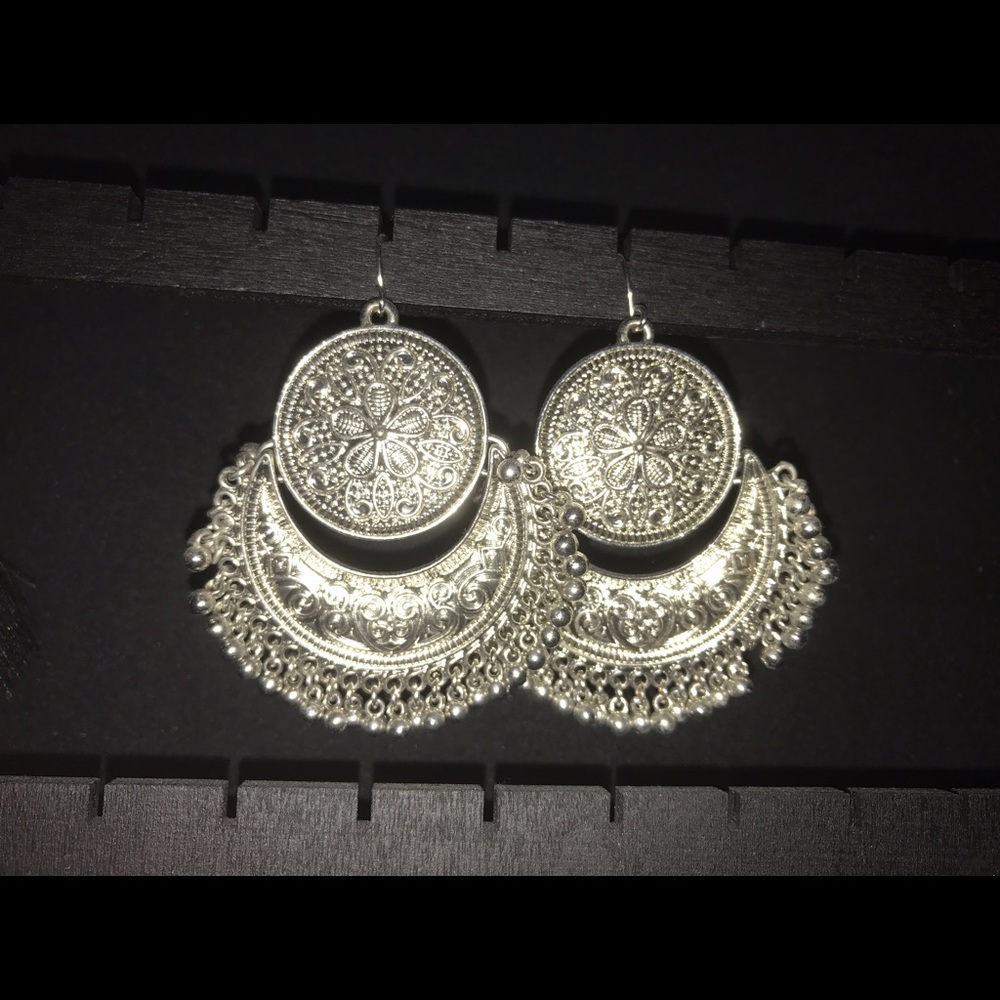 Dangle Earrings NWOT