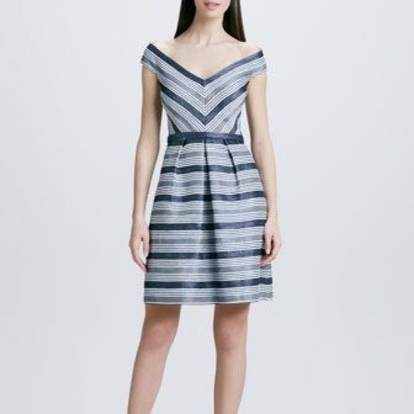 Kay Unger Dresses & Skirts - ⚡️SALE⚡️Kay Unger striped off the shoulder dress