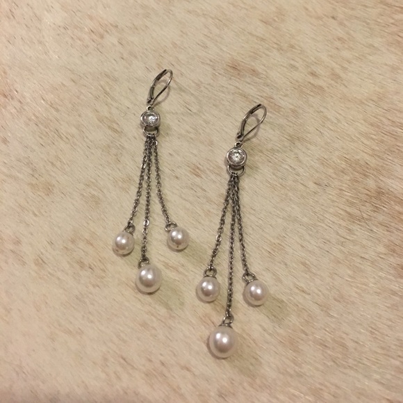 Earrings - Picture 1 of 1