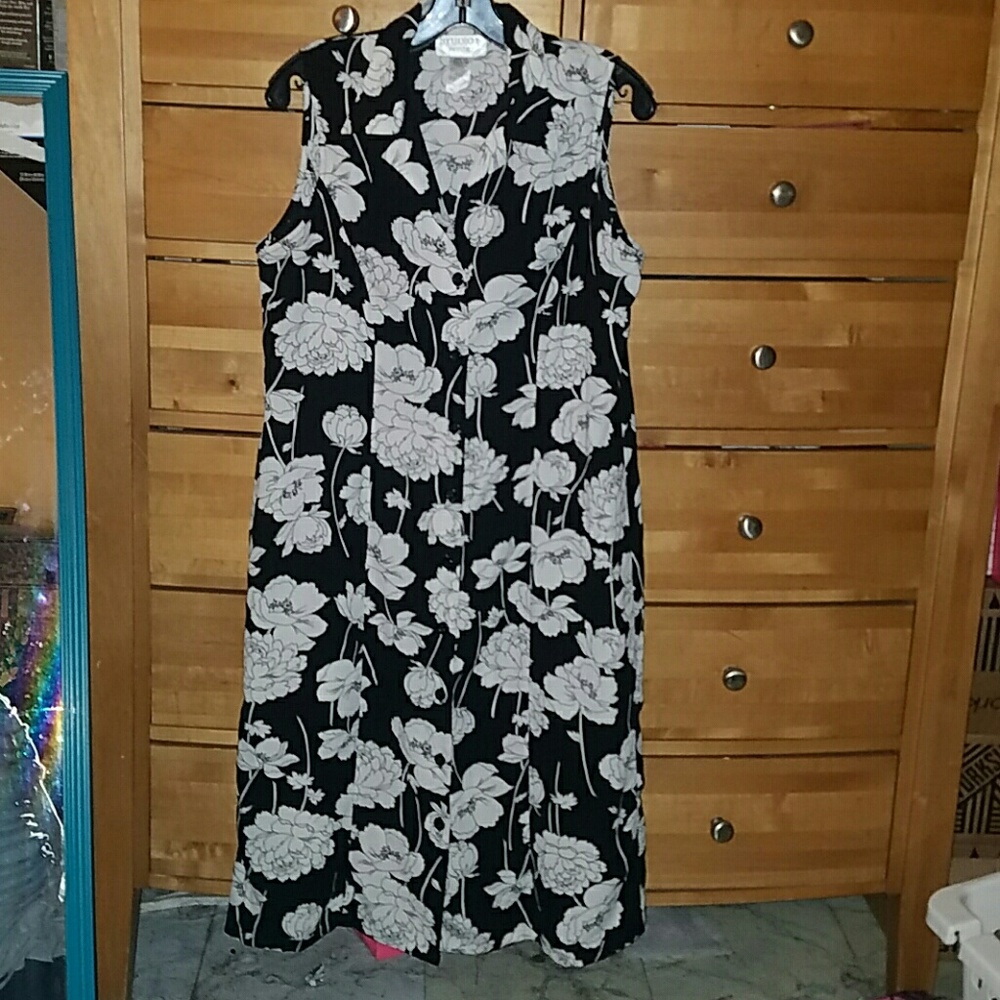 NWOT Beautiful black and white button up dress!!!