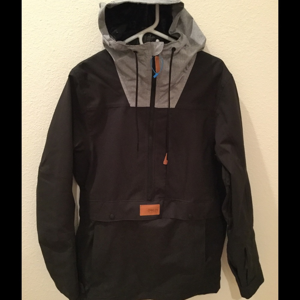 Oakley Ski/snowboard pullover. Black/Gray. Medium