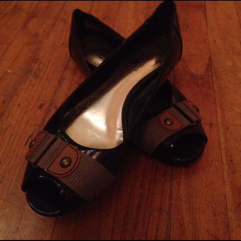 Simply Vera Wang Flats