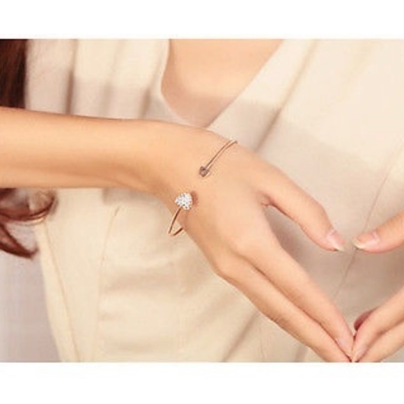 🙏🏽Gold tone heat bangle - Picture 6 of 6