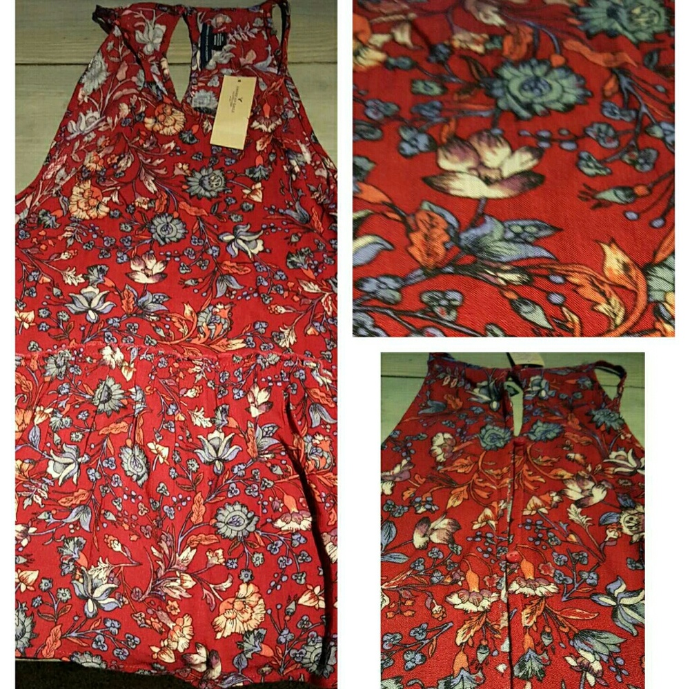 Red floral tank, buttoned back, flowing