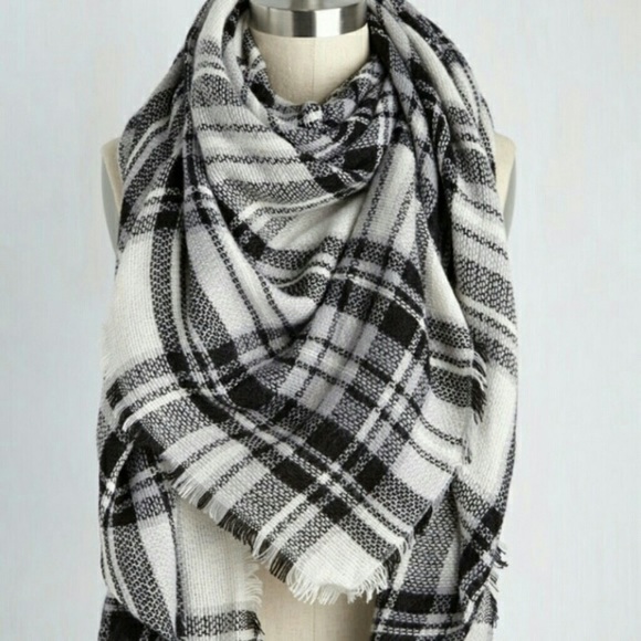 Offers welcomes NWT❗️Black & White Plaid Scarf ♥️ - Picture 2 of 4