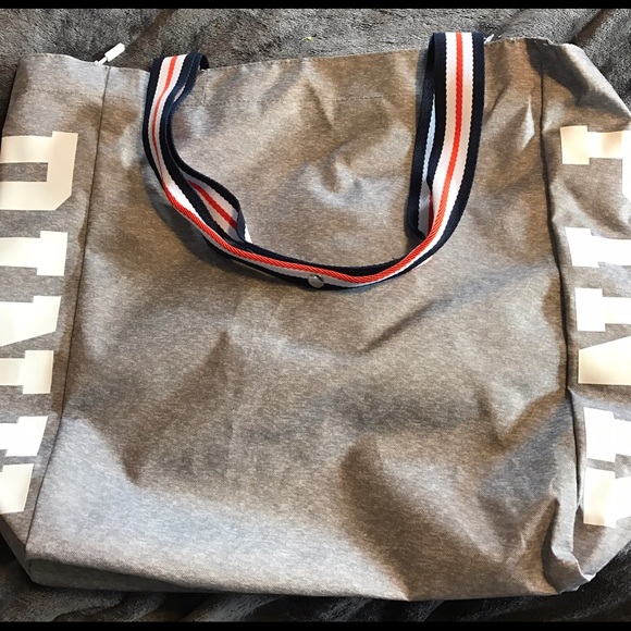 BNWY Pink Victoria'sSecret Zippered Tote w/Handles - Picture 3 of 4