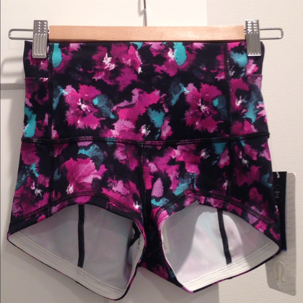 NWT Lululemon Wunder Short 2" floral size 4