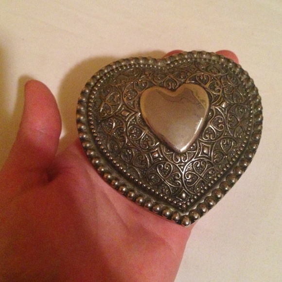 Price Slash: Vintage Heart Velvet Jewelry Box 💜 - Picture 3 of 3
