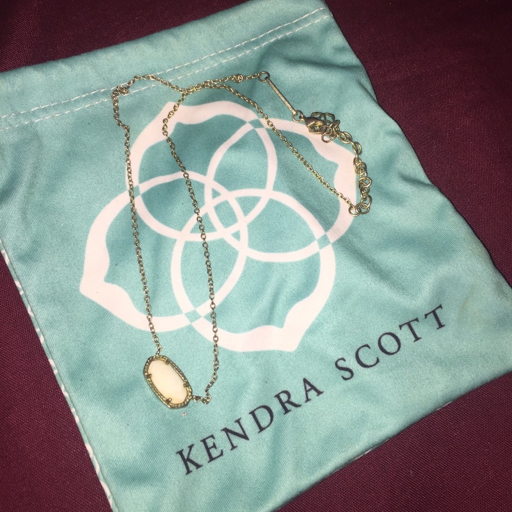 Kendra Scott necklace