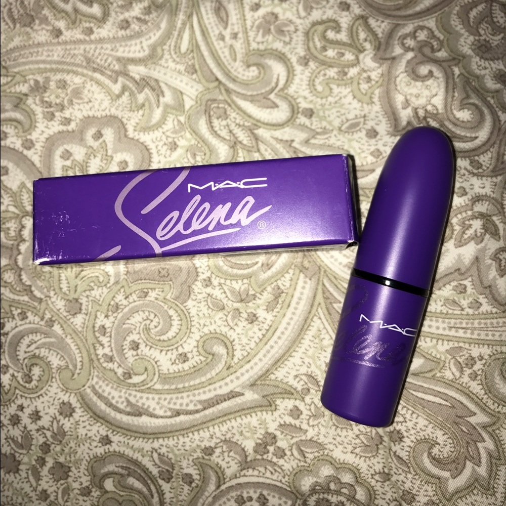 Selena M.A.C lipstick💜