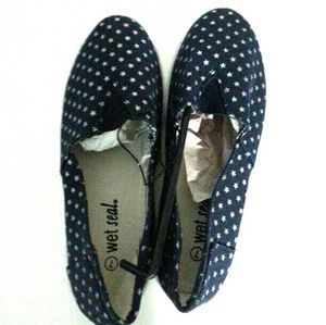 NAVY METALLIC STAR SHOES SIZE 7