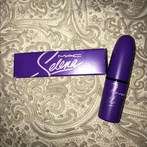 Selena M.A.C lipstick💜