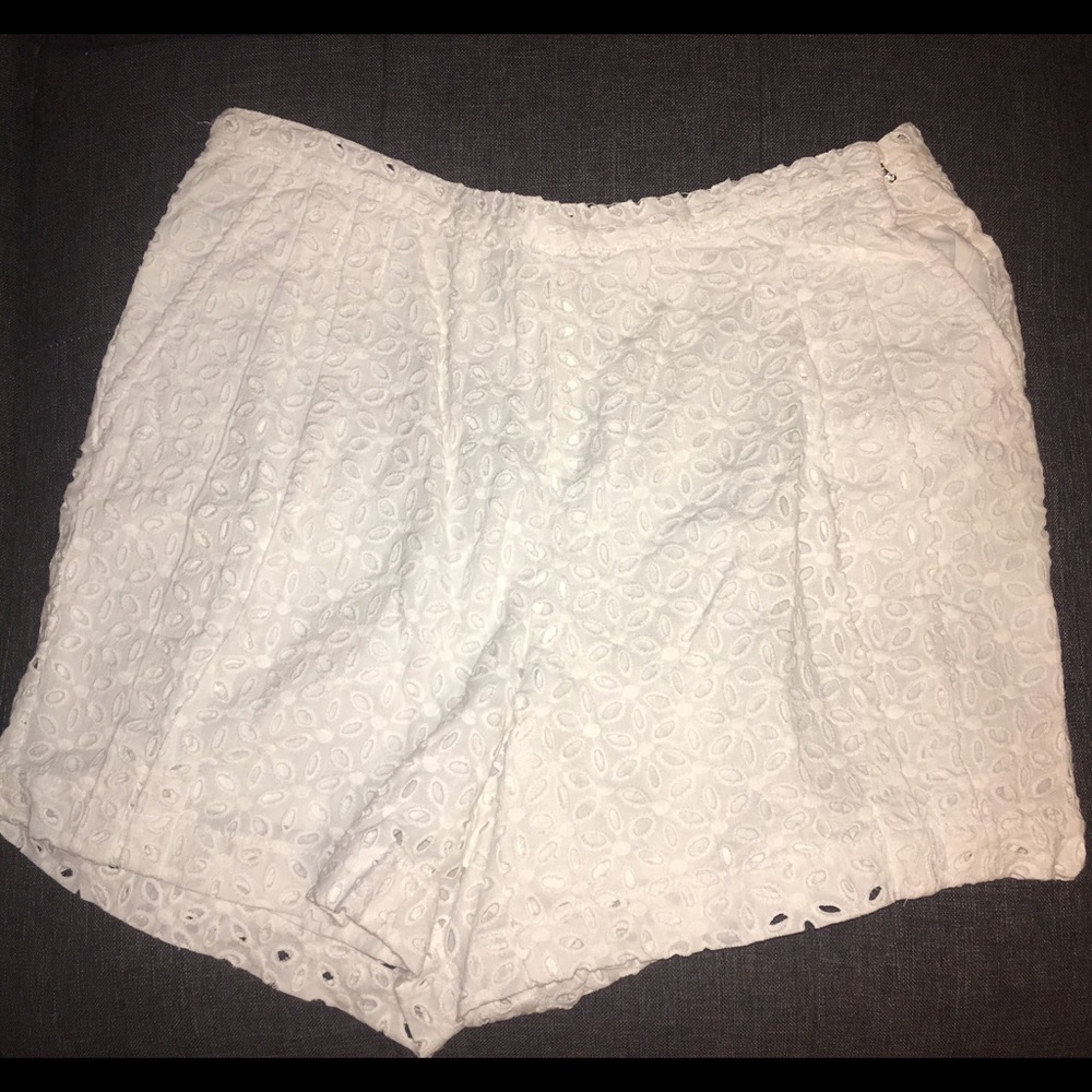 Cuts white flower overlay shorts, size 6