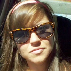 Meet your Posher, Deedra