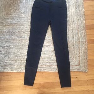 Athleta leggings with pockets