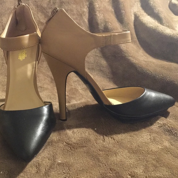 Shoes - Picture 1 of 4