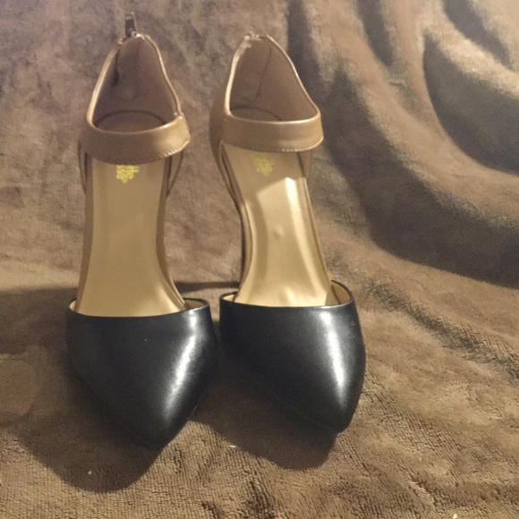 Shoes - Picture 3 of 4