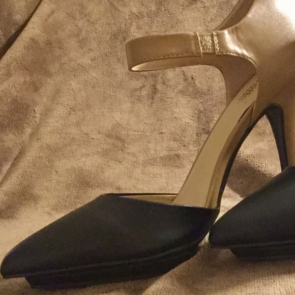 Shoes - Picture 4 of 4