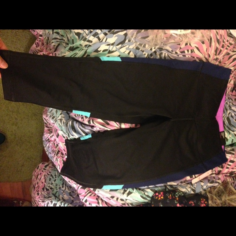 NWT VS crop workout pants!