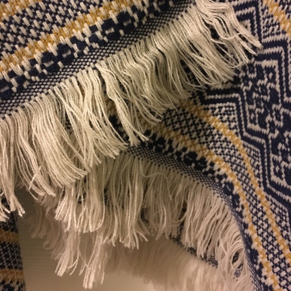 Shall sweater - Picture 2 of 2