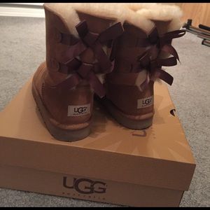 Chestnut Bow Uggs