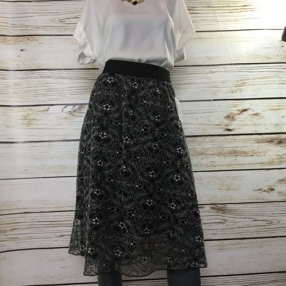 LuLaRoe Dresses & Skirts - 🐼 Black and white Lola in Large and NWT