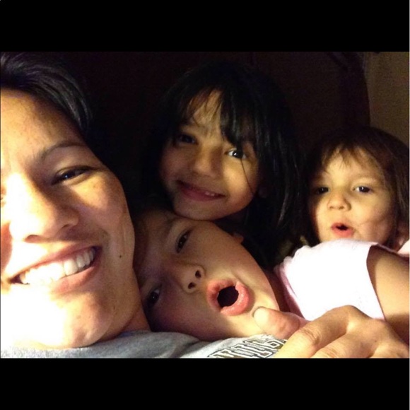 Meet your Posh Ambassador, Lori‼️ - Picture 2 of 8