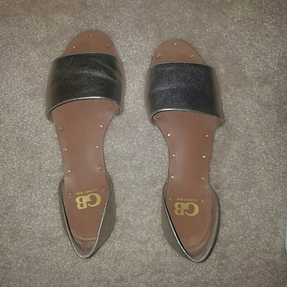 Gianni Bini gold open toe flats 7.5