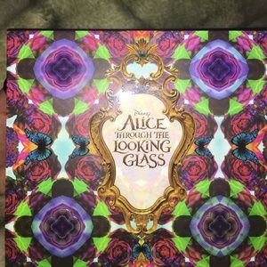 Alice through the looking glass Palette
