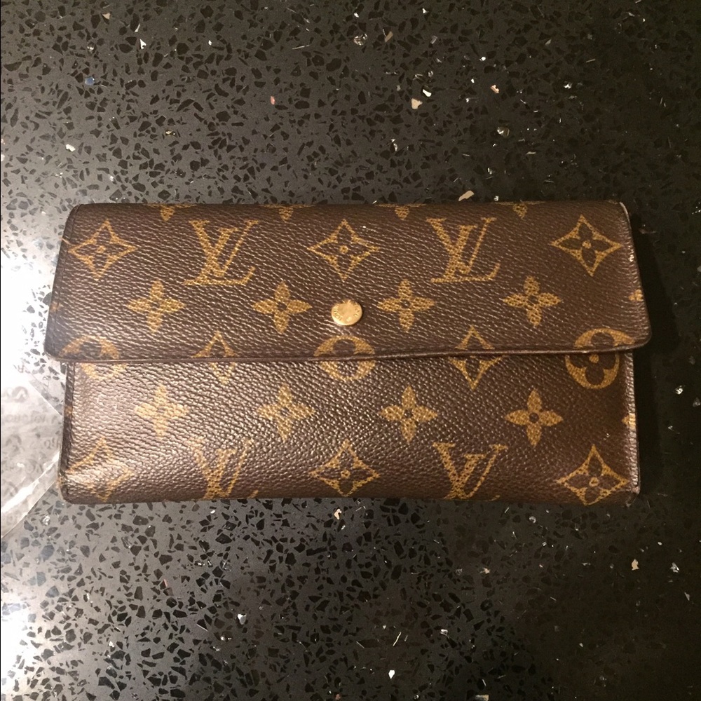 Louis Vuitton Sarah wallet authentic