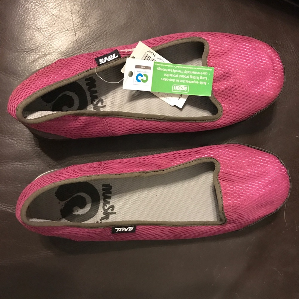 Teva slip on