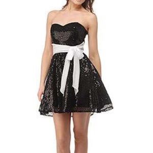 💜 FINAL SALE 💜 Betsy Johnson "Heat Wave" Dress