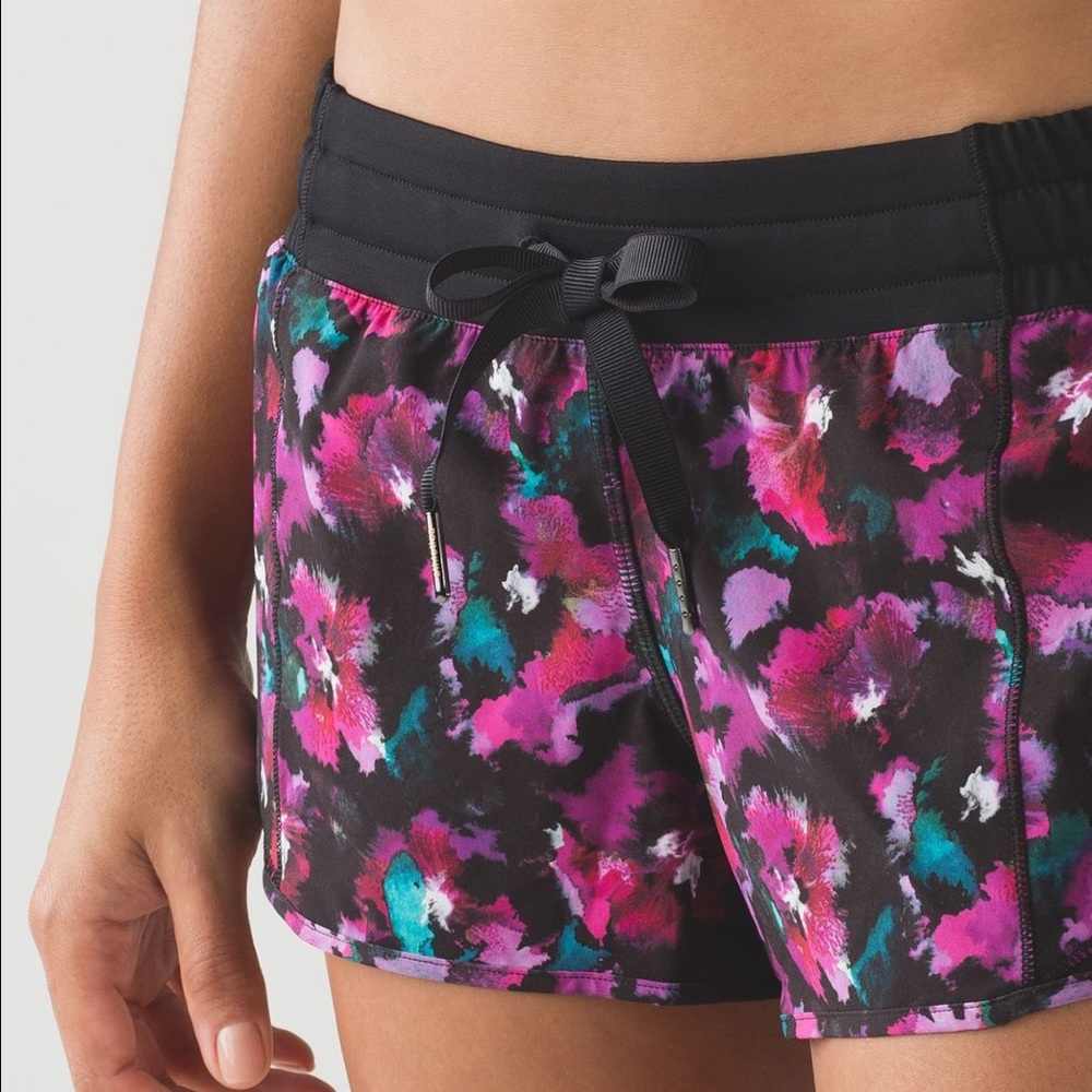 NWT Lululemon Hotty Hot Short, floral, size 10