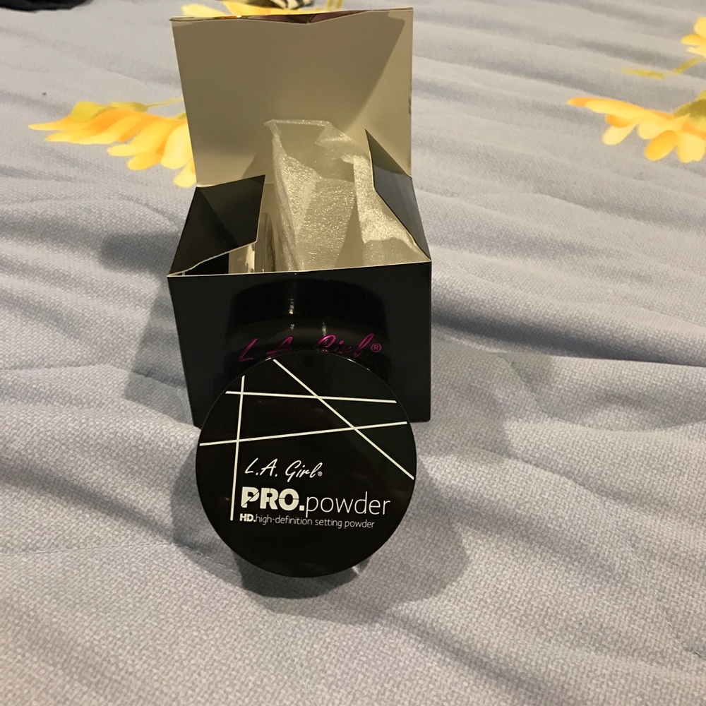 Brand new TRANSLUCENT POWDER