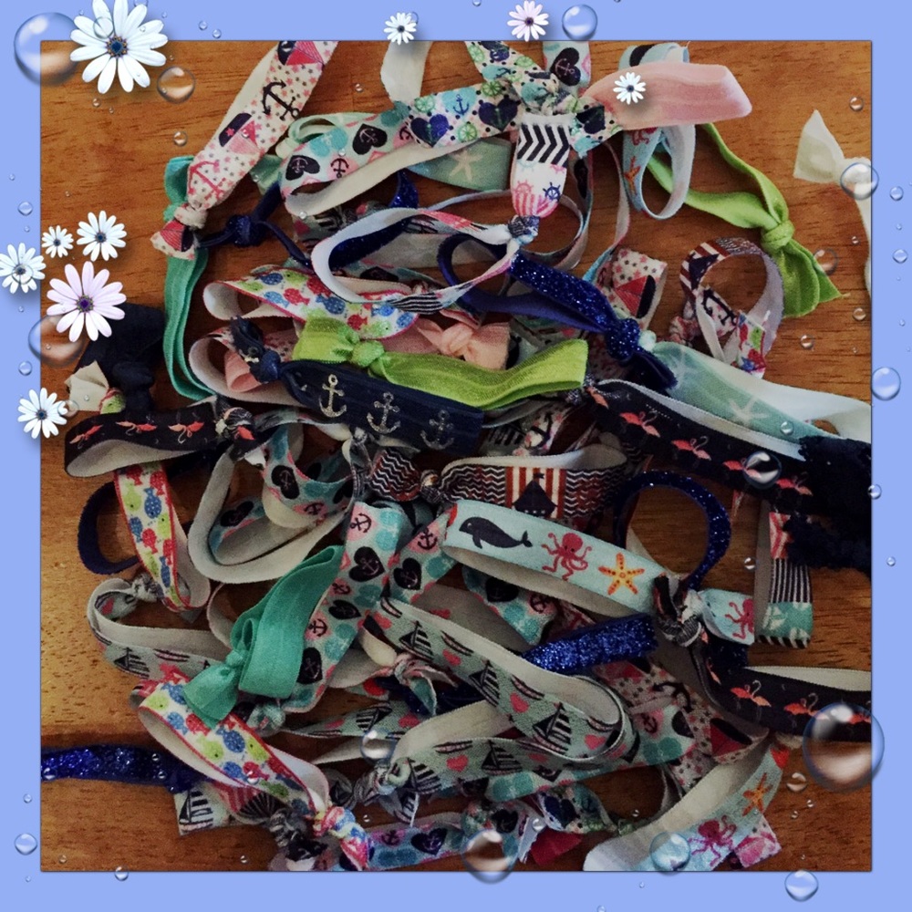 ❤️Grab bag of Hair Ties / wrist bands 15 peices