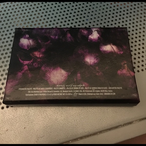 Urban Decay Shadow Box - Picture 2 of 4