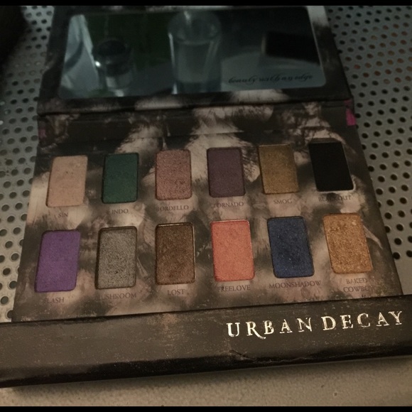 Urban Decay Shadow Box - Picture 3 of 4
