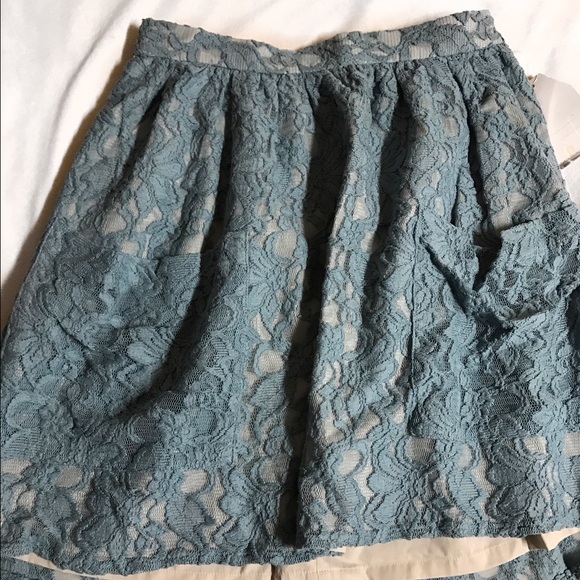 ✨ Buy 2, Get 1 Free ✨NEW! UO Lace Skirt w/ Pockets - Picture 1 of 4
