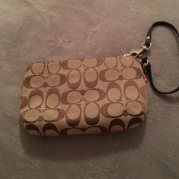 Coach Wristlet - Picture 4 of 4