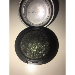 MAC MINERALIZE EYE SHADOW IN "Smutty Green" 😍