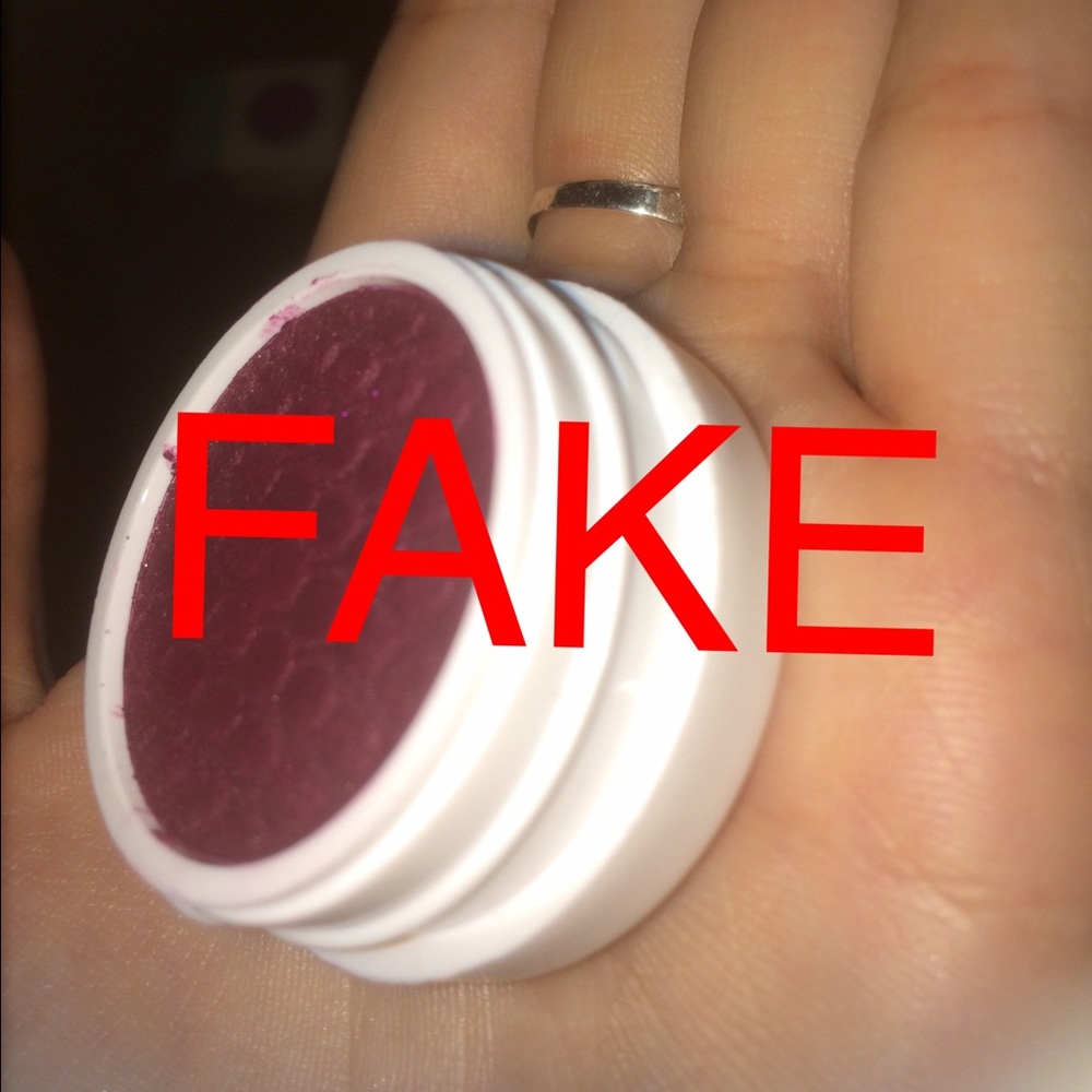Beware Colourpop fakes!!! 😱😱😱😱